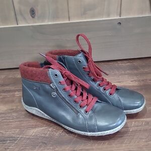 Remonte Softfoam Navy Leather High-Top Lines Sneaker Boot with Red Accents 41